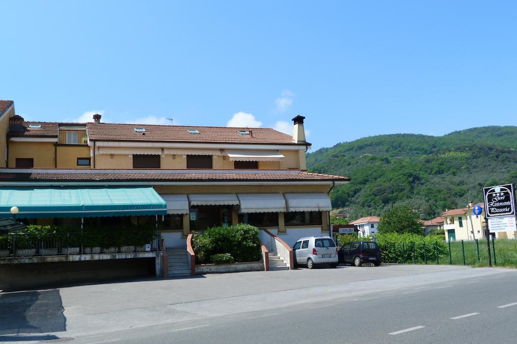 Albergo Ristorante Gori Ameglia Eksteriør billede